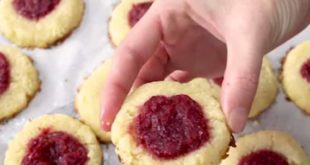 Keto-Strawberry-Cookies