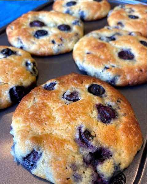 Keto-Blueberry-Muffins